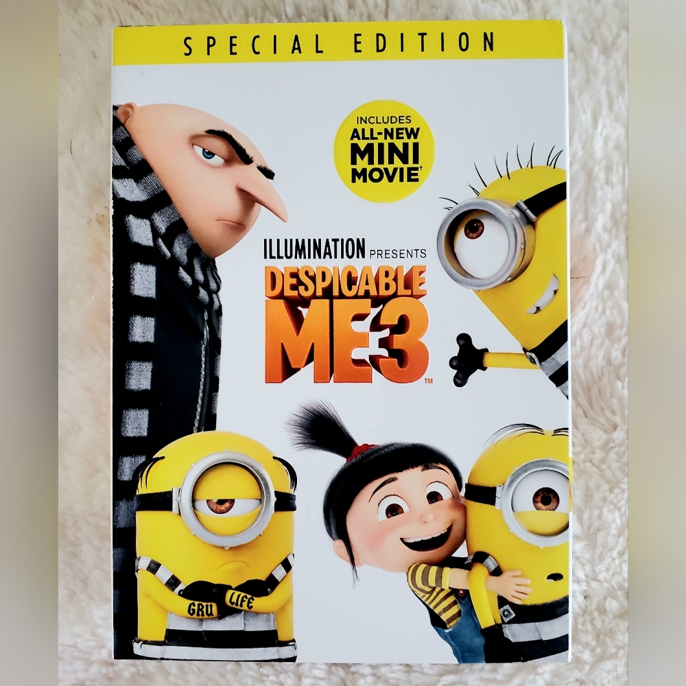 LIMITED EDITION DESPICABLE ME 3 NEW!